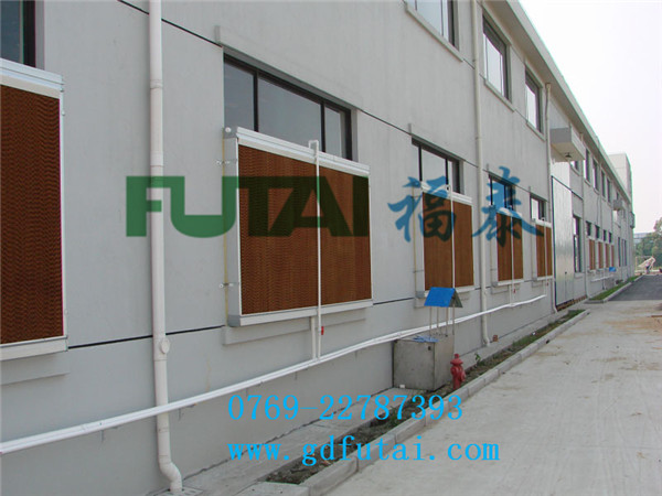 �ߜ�����܇(ch��)�g���b���L(f��ng)�C(j��)����